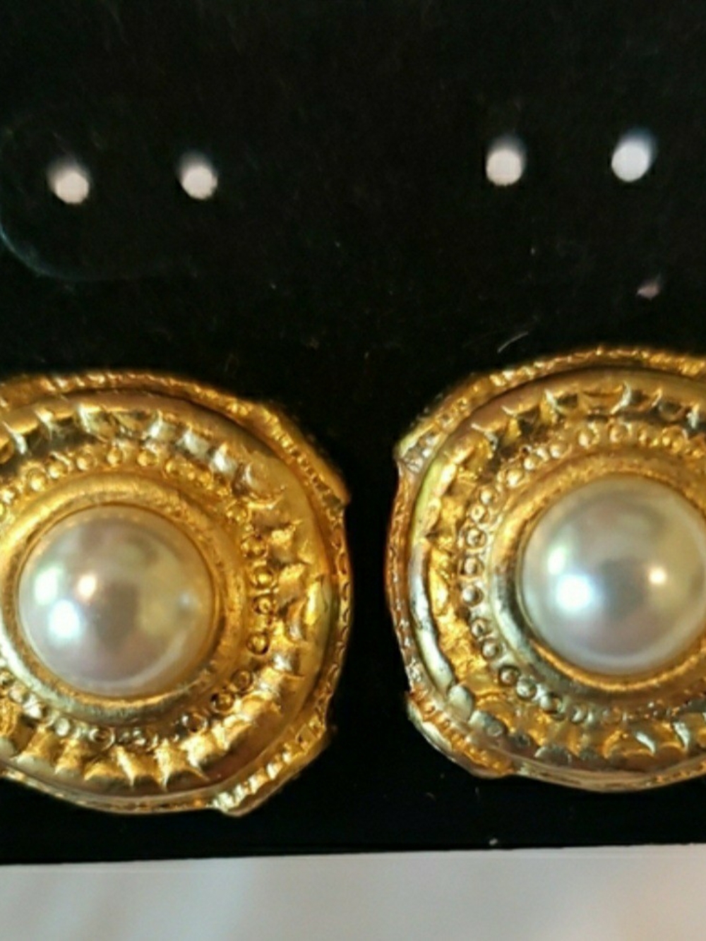 Vtg Gold Tone Pearl Center Rounded Square Button Earrings